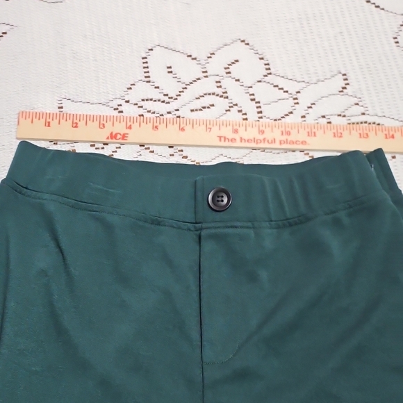 Travel Ready Green Two-Piece Pant Suit - Picture 7 of 16